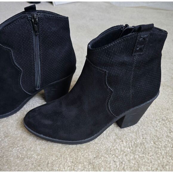 Black faux Suede Booties Size 8.5 - Like new - Picture 3 of 14